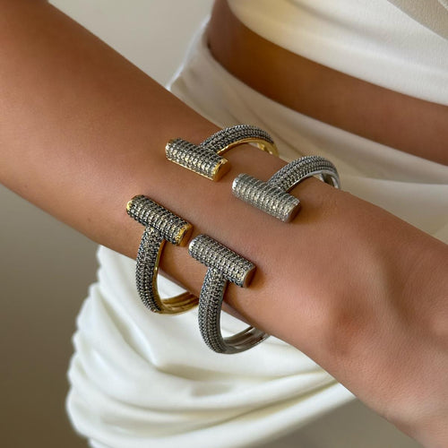 Bracelet Manchette Double T – Pavé de Cristaux | Or & Argent