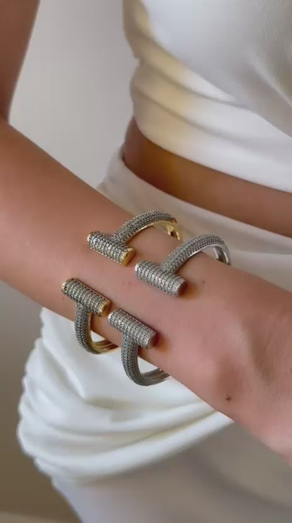 Bracelet Manchette Double T – Pavé de Cristaux | Or & Argent